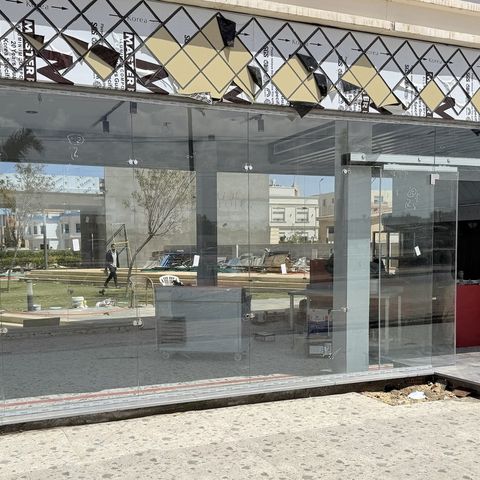 واجهة سيكوريت بباب منزلق لمحل تجاري